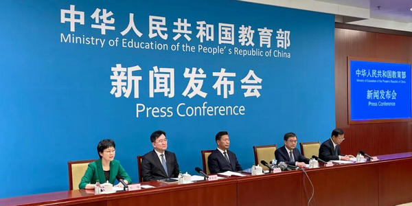 近3年儿童青少年总体近视率下降0.9个百分点！教育部发布会详解综合防控儿童青少年近视工作