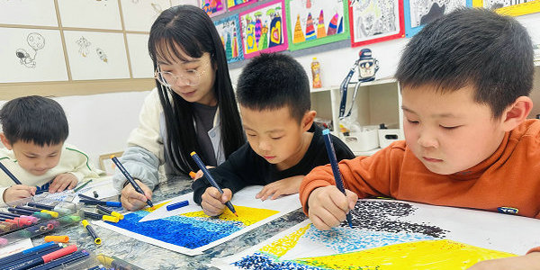 彩笔画世界！小伦敦开启孩子创意奇幻之旅