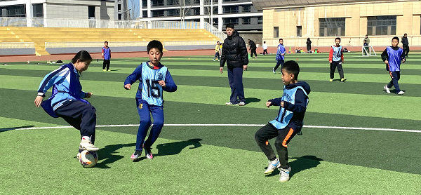 享受体育乐趣！小伦敦足球俱乐部邀你来踢球