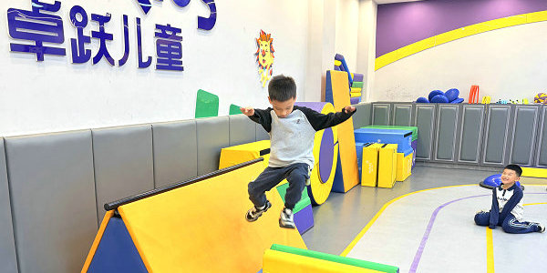 从 “管不住” 到 “超自律”!小伦敦学员仔仔两年成长蜕变