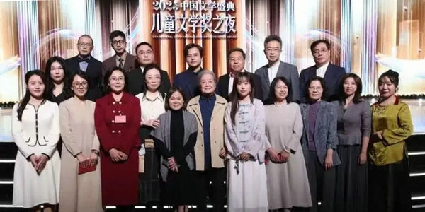 这部小说获全国优秀儿童文学奖!这是一个关于治愈的故事→