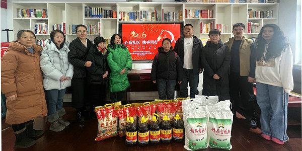 【进社区 送“温暖”】小伦敦党支部慰问义和巷社区5户居民