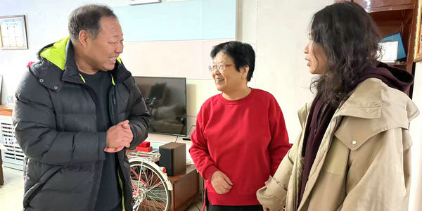 【进社区 送“温暖”】小伦敦党支部慰问曙光社区5户居民