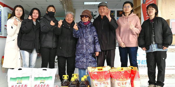 【进社区 送“温暖”】小伦敦支部慰问巨海社区5户居民