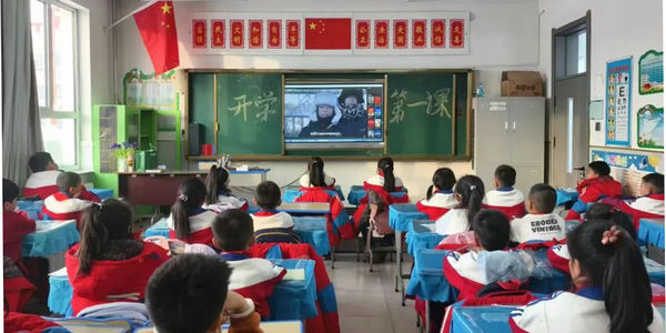 点赞528万！338万人同上开学第一课